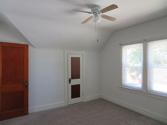 5th image of 221 N Nottawa St