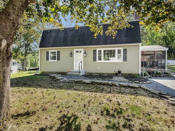 105 Pine Valley Dr, Dracut, MA 01826