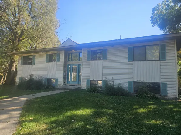 822 Carrier Creek Blvd NE, Grand Rapids, MI 49503