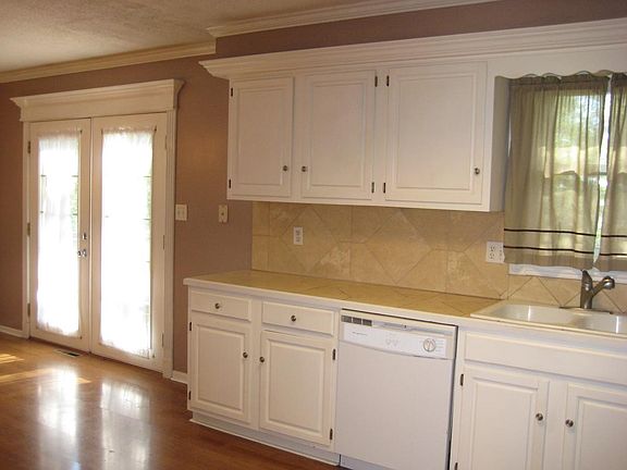 Gorgeous Updated Kitchen!