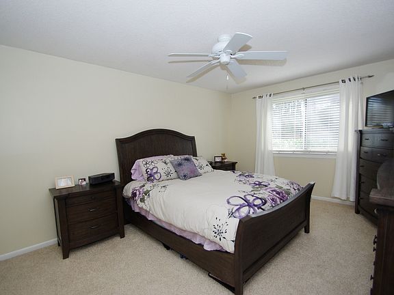 5th image of 8316 Park Vista Cres