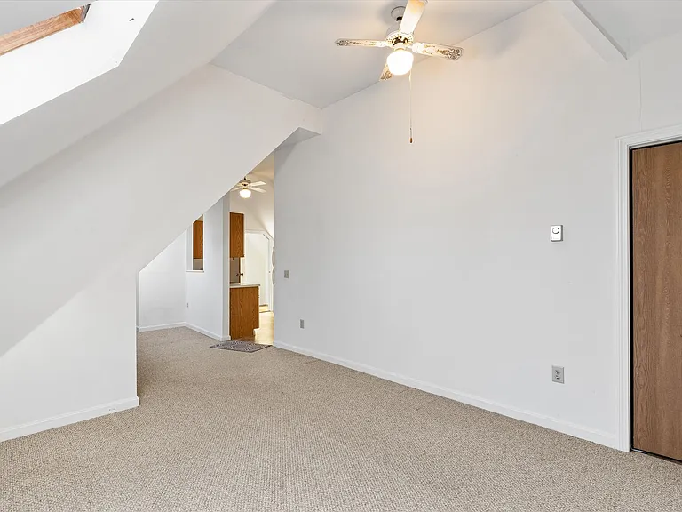 113 Warren St — Photo 16