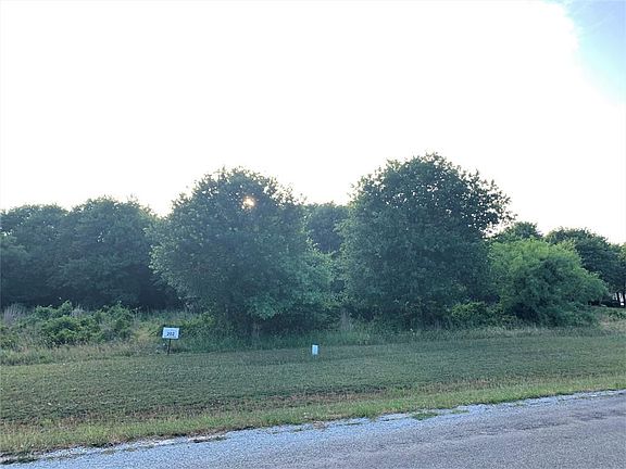 2nd image of 763 S Sugartree Dr