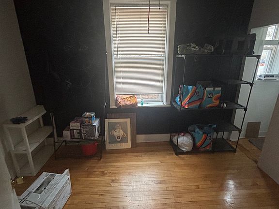 5th image of 2504 W Division St