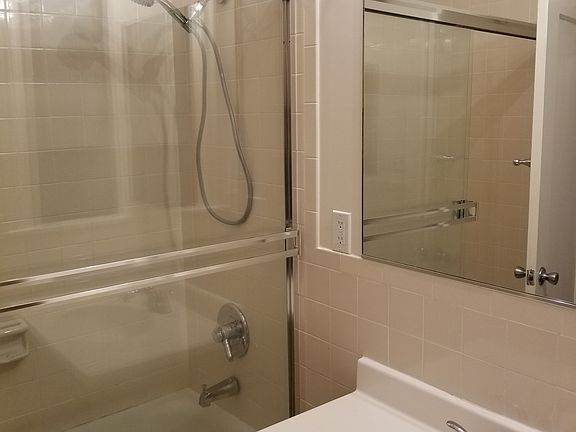 5th image of 838 38th Ave