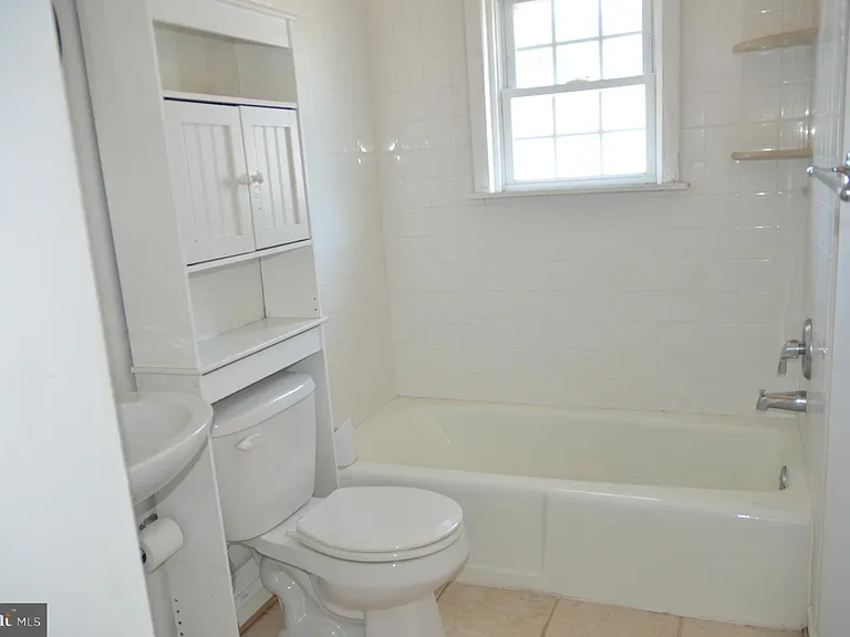 303 Commerce St #C — Photo 9