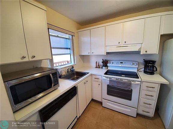 4th image of 9661 Sunrise Lakes Blvd APT 202