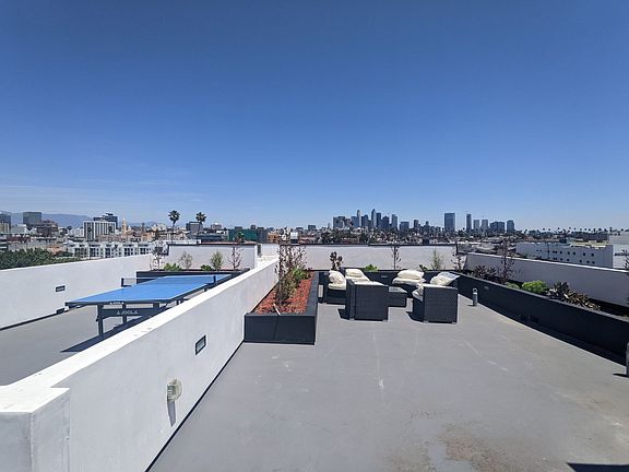 3rd image of 924 S Catalina St #B55c31548