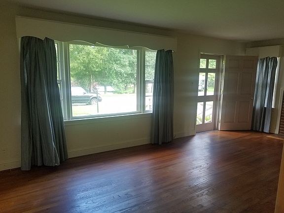 4th image of 120 Franklin St