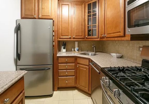 5th image of 110-11 Queens Blvd #33J