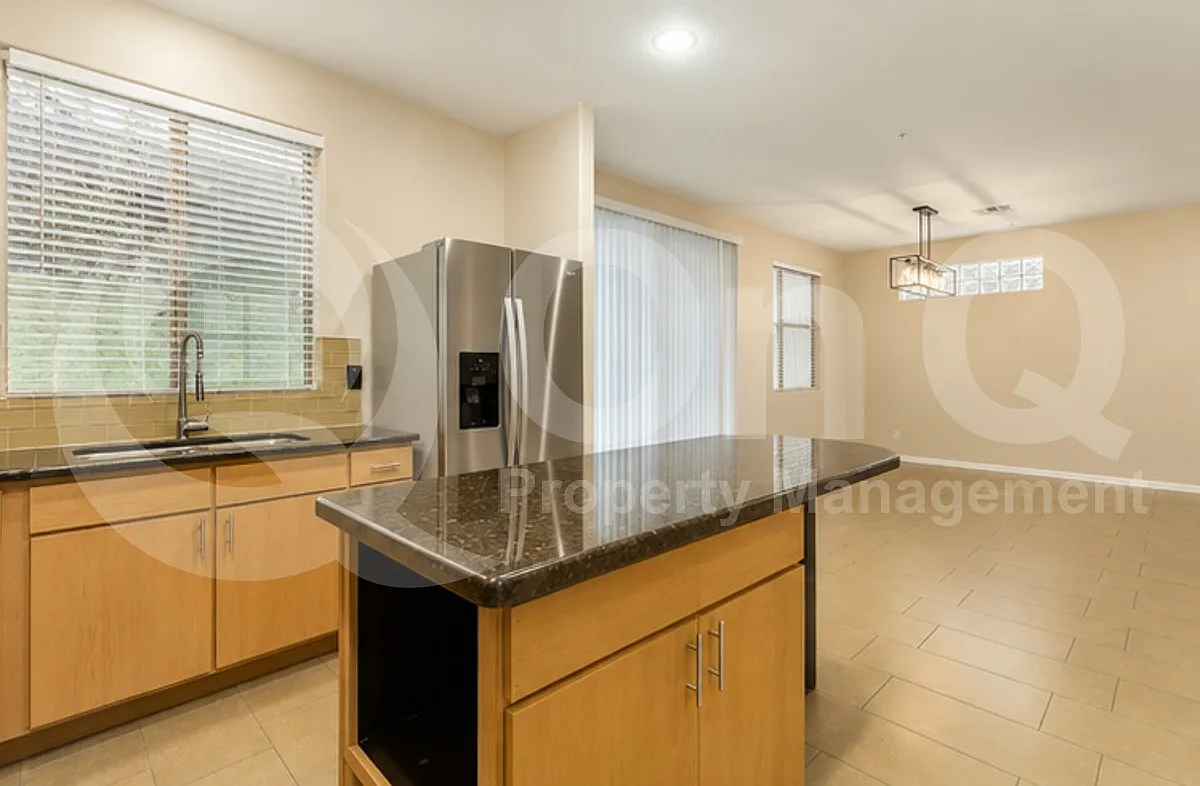 3 bed, 2.5 bath, 1799 sqft, $2,599 — Photo 4