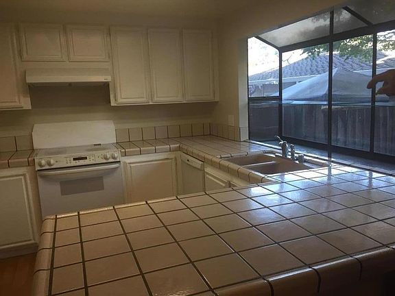 4th image of 22657 Royal Oak Way