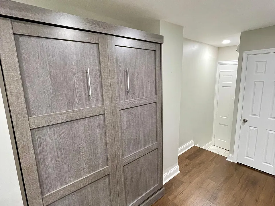 Built in Murphy bed