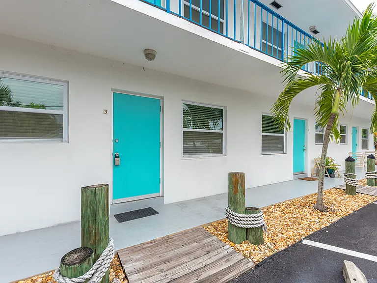 660 SW Bryant Ave #3 — Photo 6