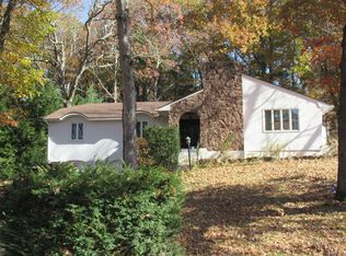 18 Oak Hill Dr, Bristol, CT 06010