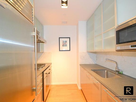 3rd image of 200 Chambers St APT 5F