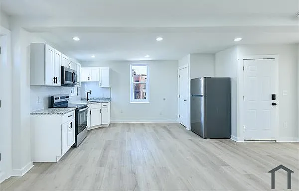 2 bed, 900 sqft, $1,600 — Photo 3