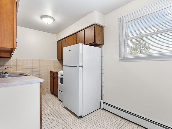3rd image of 5497 Aspen Ave #5497
