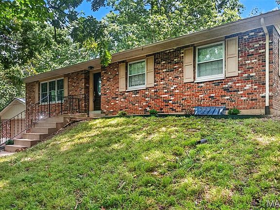 5th image of 1600 Hemlock Ln