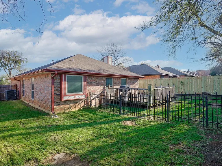 333 Banyan Dr — Photo 20