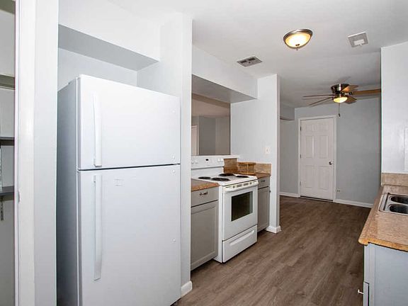 5th image of 1373 S Glen Cir APT A