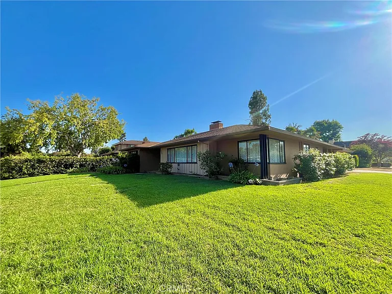 729 N California St — Photo 18
