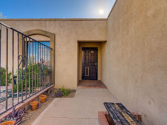 5th image of 2115 N Tanglewood Pl