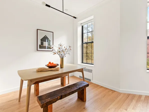 667 De Graw Street image 4 of 10