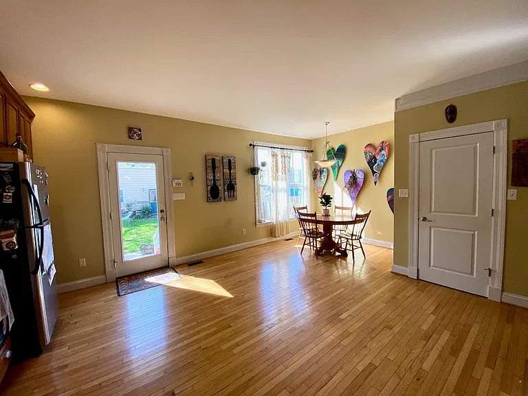 520 1/2 S Laurel St — Photo 5
