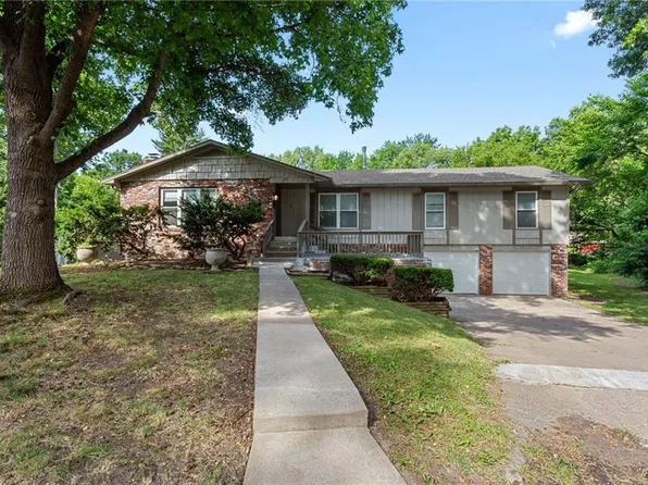 615 W 28th Pl, Lawrence, KS 66046