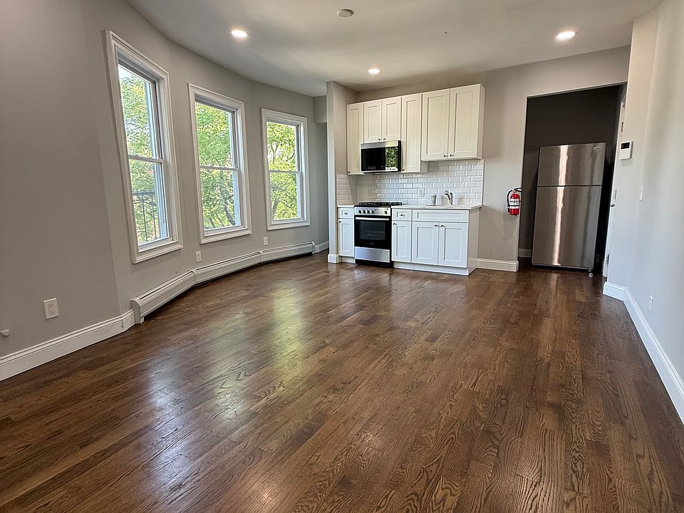 1st image of 496 Kearny Ave #3B
