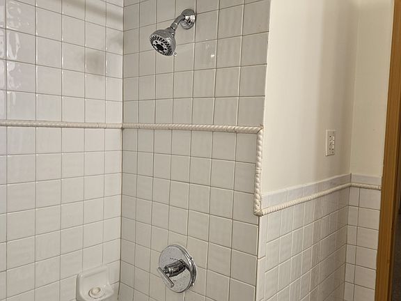 4th image of 4815 Warrington Dr