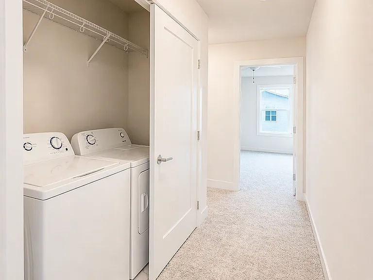 Hughes Century Crossing Townhomes — Photo 33