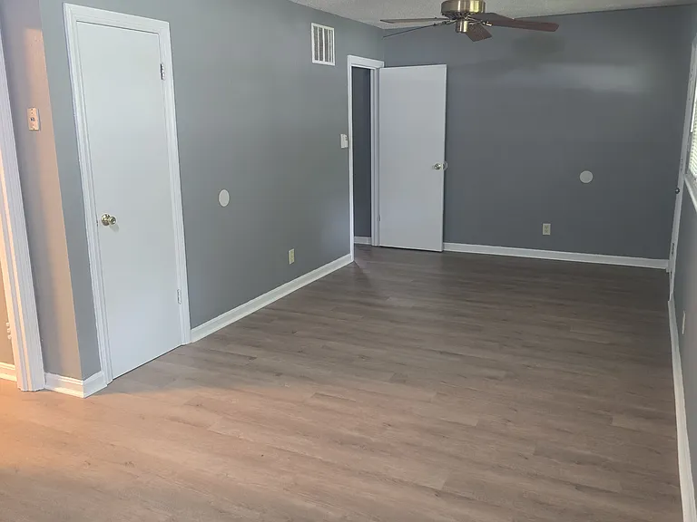 208 Crescent Dr — Photo 4