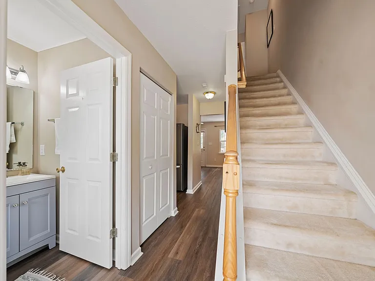 419 Gladstone Dr — Photo 7