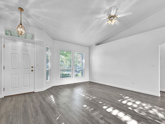 4th image of 418 N Coppertree Dr