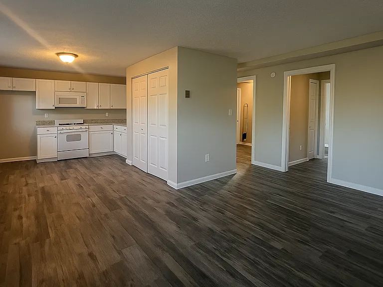 609 Main St #13 — Photo 3