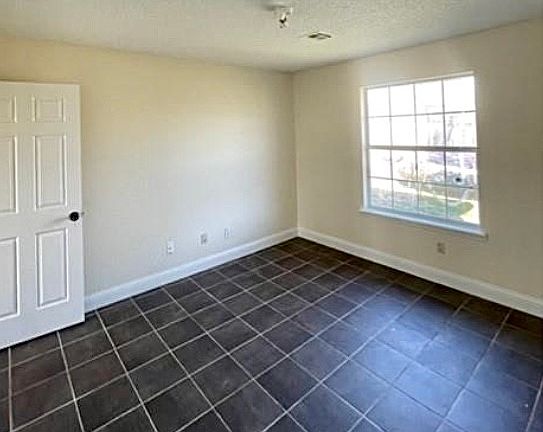 4th image of 355 Andy St