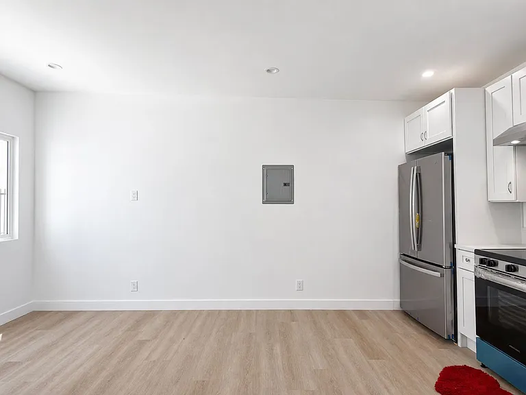 1001 E 5th St — Photo 18