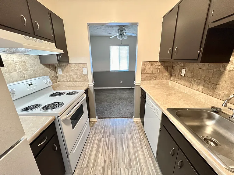 Glenview Apartments — Photo 49