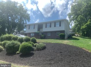 17 Ridge View Dr, Westminster, MD 21157