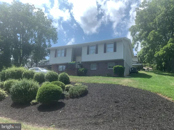17 Ridge View Dr, Westminster, MD 21157