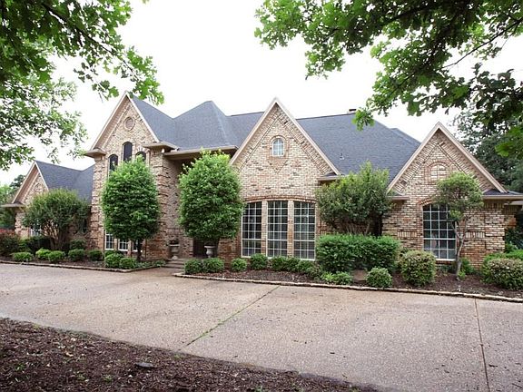2nd image of 310 Lake Trail Ct