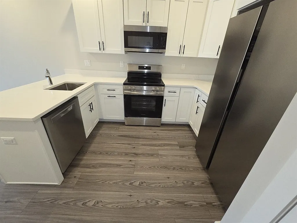 Building Photo - 64 Tolman St #5