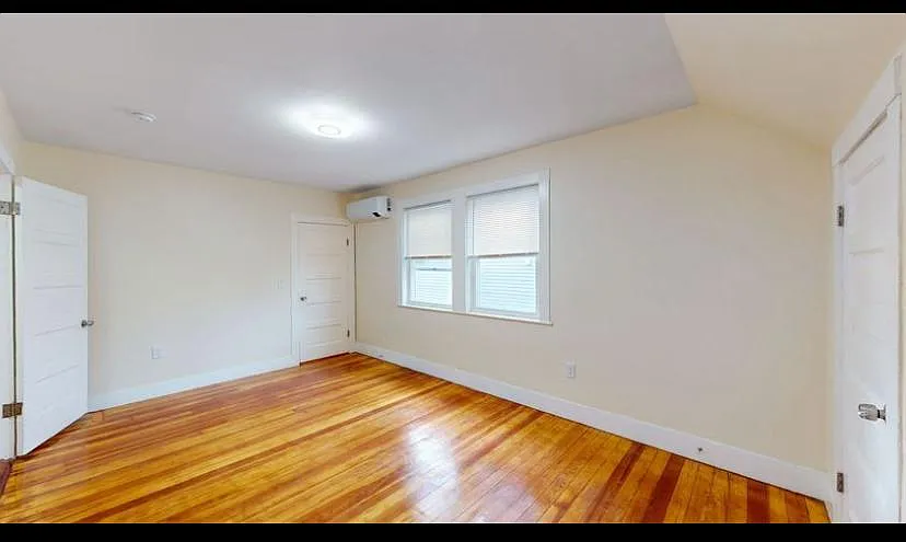 5 bed, $1,500 — Photo 3