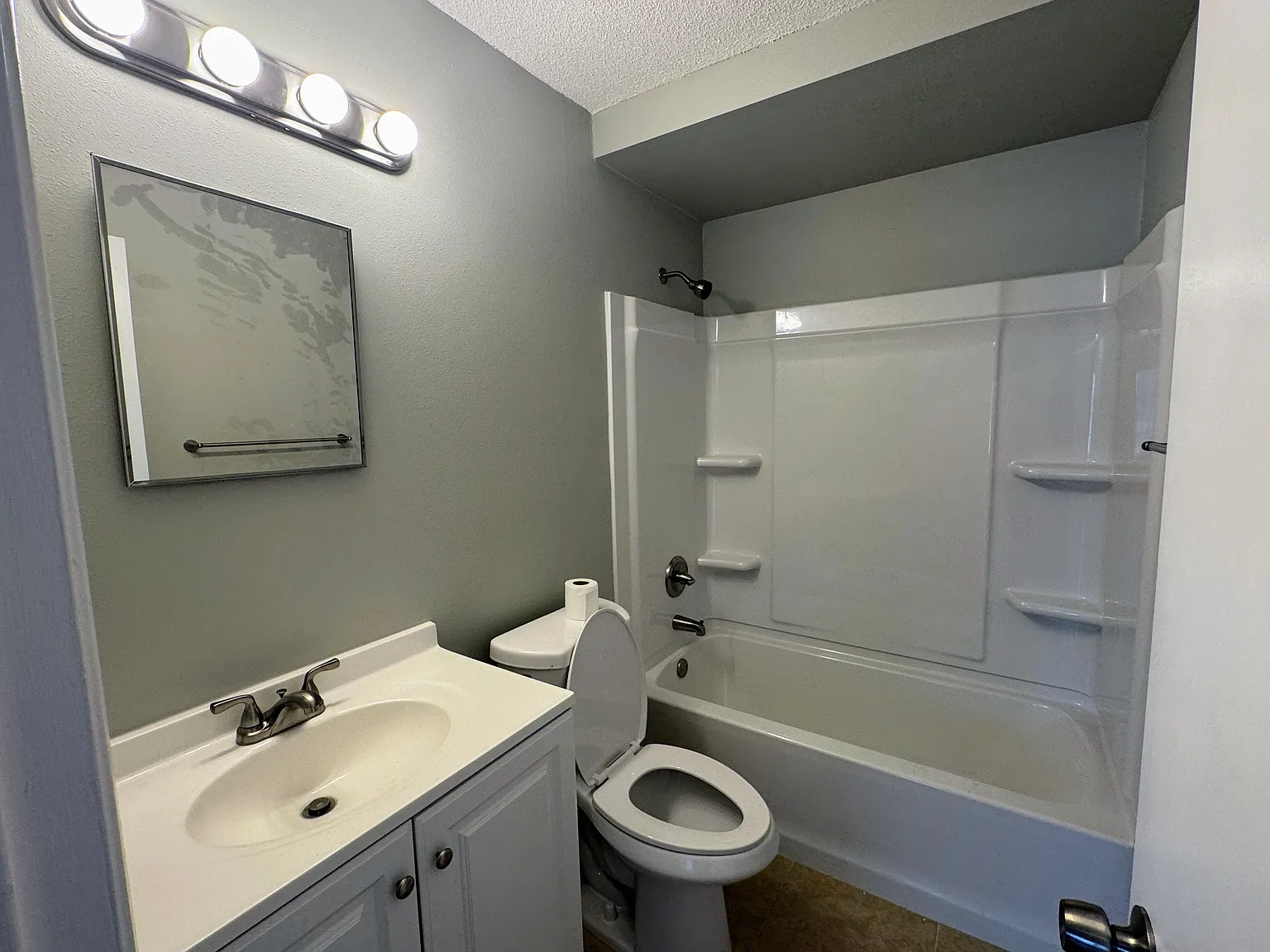 2 bed, $1,100 — Photo 4