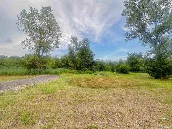 23901 Sumpter Rd, Belleville, MI 48111