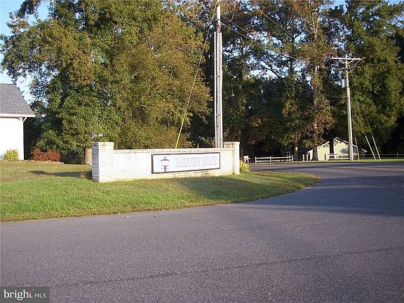3rd image of Lakeview Dr