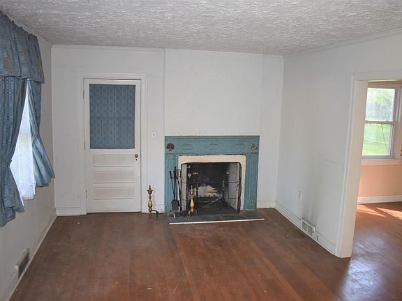 3rd image of 1015 Perrymont Ave