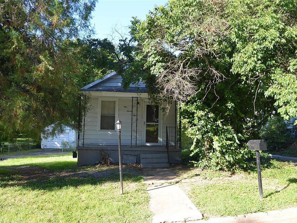 1st image of 471 Adrian Dr